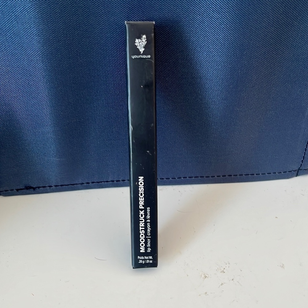 Younique lip liner